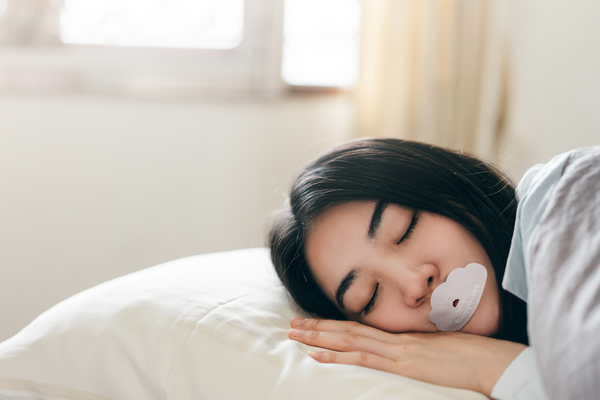 Woman sleeping peacefully - best sleeping position guide